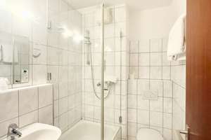 Bis 31.12.32 vermietetes 1-Raum-Apartment *Loggia *Tiefgarage *Energiekl. C *zentrale & ruhige Lage – In der Donk 8, 40599 Hassels, Düsseldorf – Vorschaubild 3
