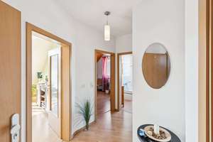 Lichtdurchflutete Eigentumswohnung mit Balkon und Stellplatz – Die vollständige Adresse der Immobilie erhältst du vom Anbieter., 59821 Arnsberg – Vorschaubild 3