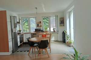 Zuhause mit 4 Zimmern und Balkon in Stuttgart
