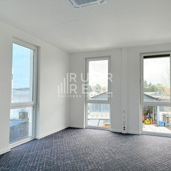 Zeitnah beziehbar | CAT7-Glasfaser | Eigene Stellplätze | Neubau 