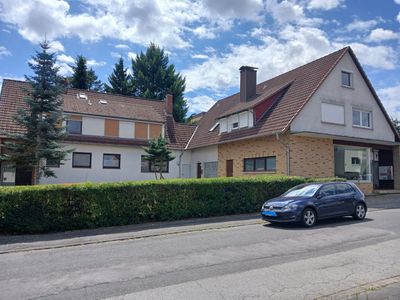 2 Zweifamilienhäuser mit großem Grundstück und 13 Garagen in Göttingen Elliehausen