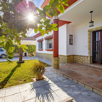 Freistehendes Chalet mit Pool
