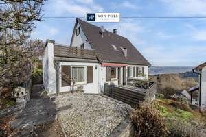 Wohnen mit Panoramablick: Solides Einfamilienhaus mit Erweiterungspotenzial