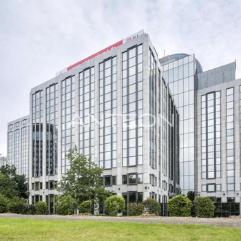 Ausbau nach Mieterwunsch | Kantine im Haus | U-Bahn: 1 Min.