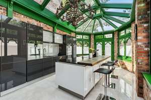 Exklusives Wohnhaus mit hellem Wintergarten und weitläufigem Grundstück in Kaarst – Die vollständige Adresse der Immobilie erhältst du vom Anbieter., 41564 Kaarst – Vorschaubild 5