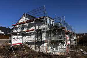 Schöne 6-Zimmer-Doppelhaushälfte mit gehobener Innenausstattung in Aichtal-Grötzingen – Teckstraße 55, 72631 Esslingen (Kreis) – Vorschaubild 1