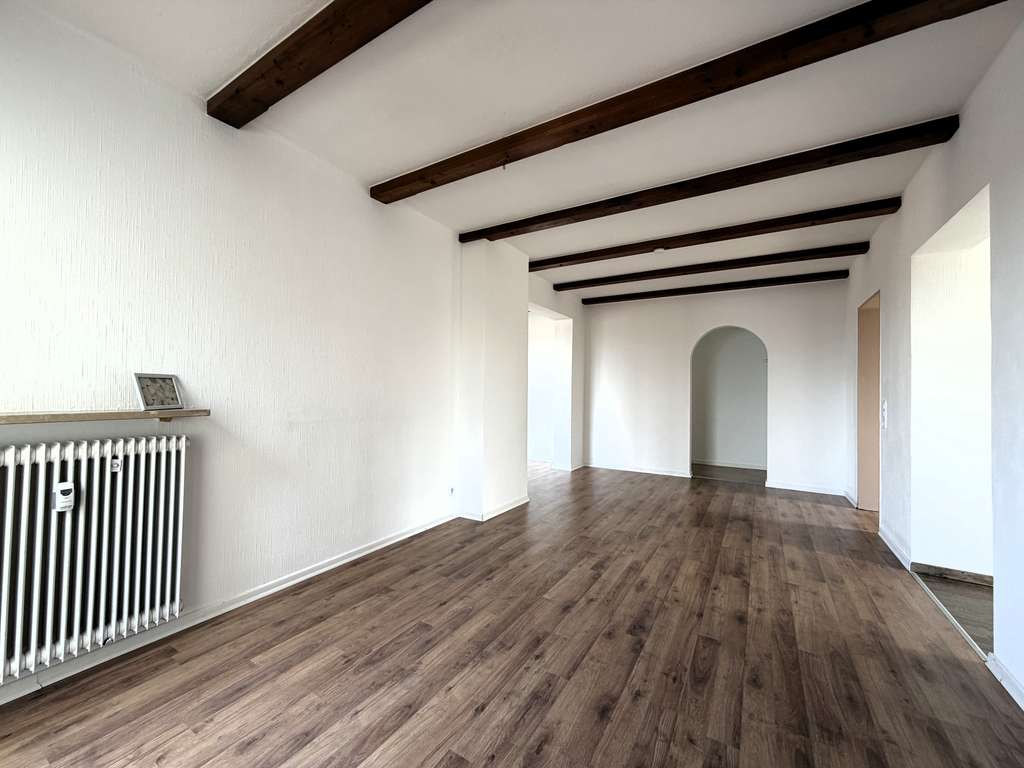 Immobilie in Laaber - Lichtdurchflutete 4-Zimmer-Wohnung mit Balkon & Gartenzugang in idyllischer Lage - Bild 1