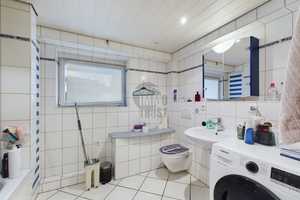 Großzügiger Bungalow mit Pool, Einliegerwohnung im UG, ausbaufähigem Dachboden & großem Garten! – Hannover (Kreis) – Vorschaubild 14