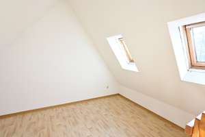 Charmante 3,5-Zimmer-Maisonette-Dachgeschosswohnung in ruhiger Lage von Bochum-Wiemelhausen – Memeler Str. 7, 44789 Wiemelhausen, Bochum – Vorschaubild 7