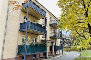 ***TOLLE 2 RAUM DACHGESCHOSSWOHNUNG ~ EINBAUKÜCHE ~ LOGGIA ~ STELLPLATZ***