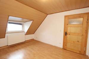 Gemütliche 2-3 ZKB Dachgeschosswohnung mit Fernblick nähe Klinikum