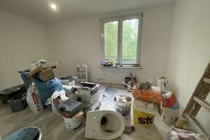Idyllisch Lage mit viel Grün: Diese frisch renovierte 3-Zimmer-Wohnung wartet auf Sie! – Josephine-Lang-Weg 8, 81245 Obermenzing, München – Vorschaubild 5