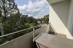 Stilvoll modernisiert: 2-Zimmer-Wohnung in Berlin-Spandau – 13585 Spandau (Ortsteil), Berlin – Vorschaubild 1