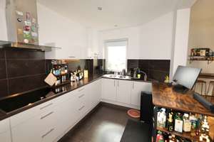 GROSSZÜGIGE ALTBAUWOHNUNG MIT AUFZUG - MIT BALKON & PARKETT - NÄHE OSTBAHNHOF & SPREE – Andreasstr. 64 bb, 10243 Friedrichshain, Berlin – Vorschaubild 14