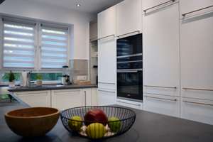 ELEGANTE DHH - NEUBAU - MIT 4 ZIMMERN, EBK, TERRASSE, GEPFLEGTER GARTEN, GARAGE AM HAUS, RUHIGE LAGE – Die vollständige Adresse der Immobilie erhältst du vom Anbieter., 64546 Mörfelden-Walldorf – Vorschaubild 19