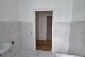 geräumige 2-Raum-Wohnung, Vollbad mit Fenster – Schröderstraße 36, 18055 Stadtmitte, Rostock – Vorschaubild 6