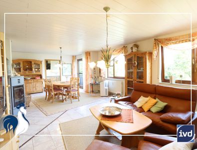 Großzügig wohnen. Naturnah leben. 3,5-Zimmer mit Kaminofen & Balkon & Erholungswiese & Garage