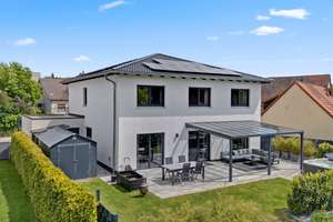 Baujahr 2020! Energieeffiziente Stadtvilla mit großzügigem Garten in traumhafter Lage – Die vollständige Adresse der Immobilie erhältst du vom Anbieter., 90518 Altdorf bei Nürnberg – Vorschaubild 2