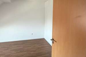 Frisch renovierte 2-Zimmer-Dachgeschoss-Wohnung mit neuem Bad und Garage in Gelsenkirchen-Horst – Die vollständige Adresse der Immobilie erhältst du vom Anbieter., 45899 Horst, Gelsenkirchen – Vorschaubild 3