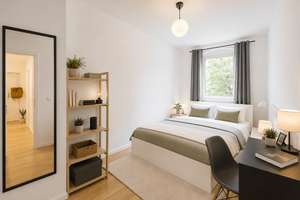 +++ Stilvoll sanierte 4-Zimmer-Altbauwohnung mit zwei Bädern und ruhigem Innenhofblick +++