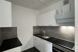 3-Raum-Wohnung, Balkon, Top-Einbauküche + Fernseher geschenkt – Wolgograder Allee 62, 9123 Hutholz, Chemnitz – Vorschaubild 1