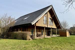 Exklusives Holz-Einfamilienhaus mit großzügiger Terrasse, traumhaftem Garten und Pool in bester Lage – Die vollständige Adresse der Immobilie erhältst du vom Anbieter., 25541 Brunsbüttel – Vorschaubild 1