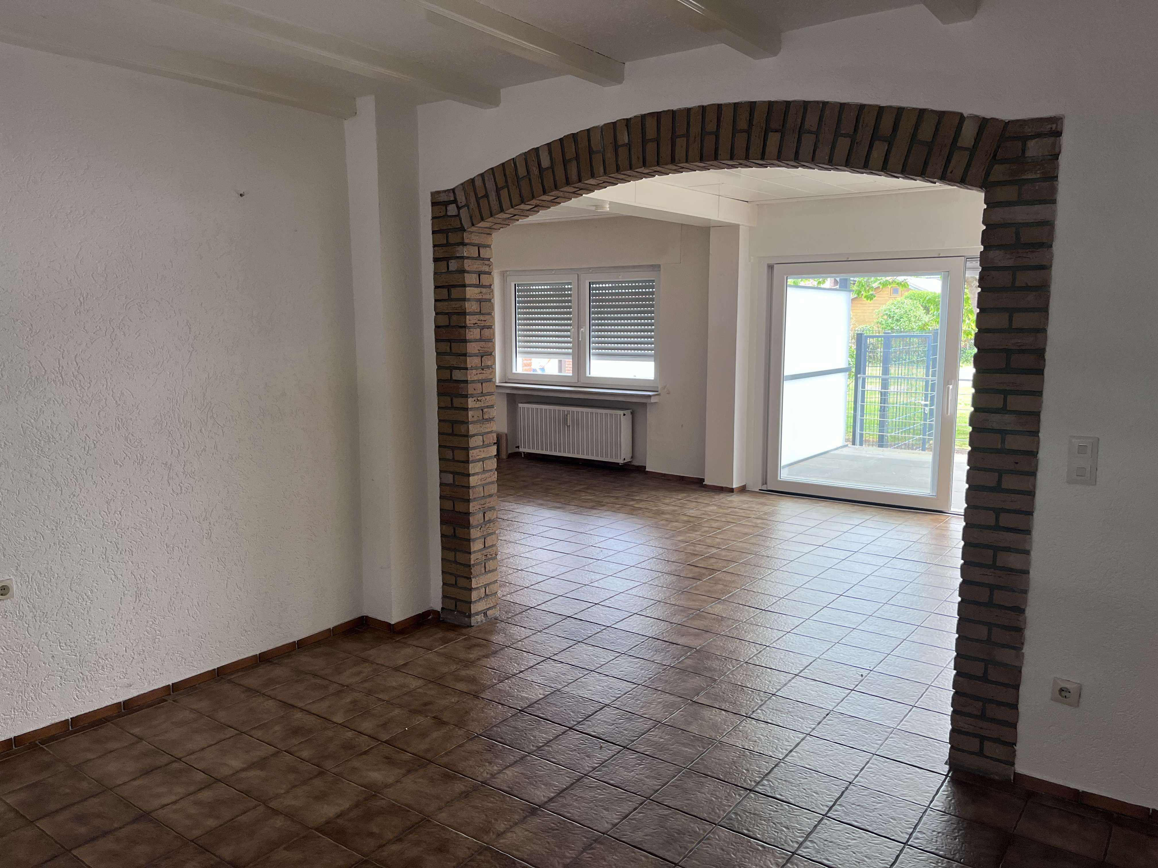 Immobilie in Voerde (Niederrhein) - Charmantes Reiheneckhaus mit 7 Zimmern in Voerde (Niederrhein) - Bild 1