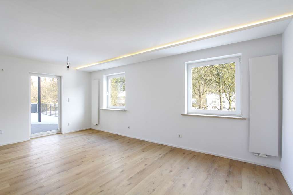 Immobilie in Bad Abbach - Vermietete, kernsanierte Wohnung mit riesiger Dachterrasse + inkl. Bauträgergarantie - Bild 1