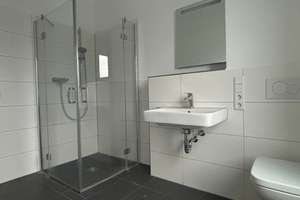 Moderne 3-Zimmer-Wohnung mit großer Dachterrasse und EBK in Niederkassel – Gladiolenweg 47, 53859 Niederkassel – Vorschaubild 10