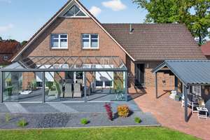 Tarumh. renoviertes EFH mit gr. Grundstück, Garage und Nebengebäude