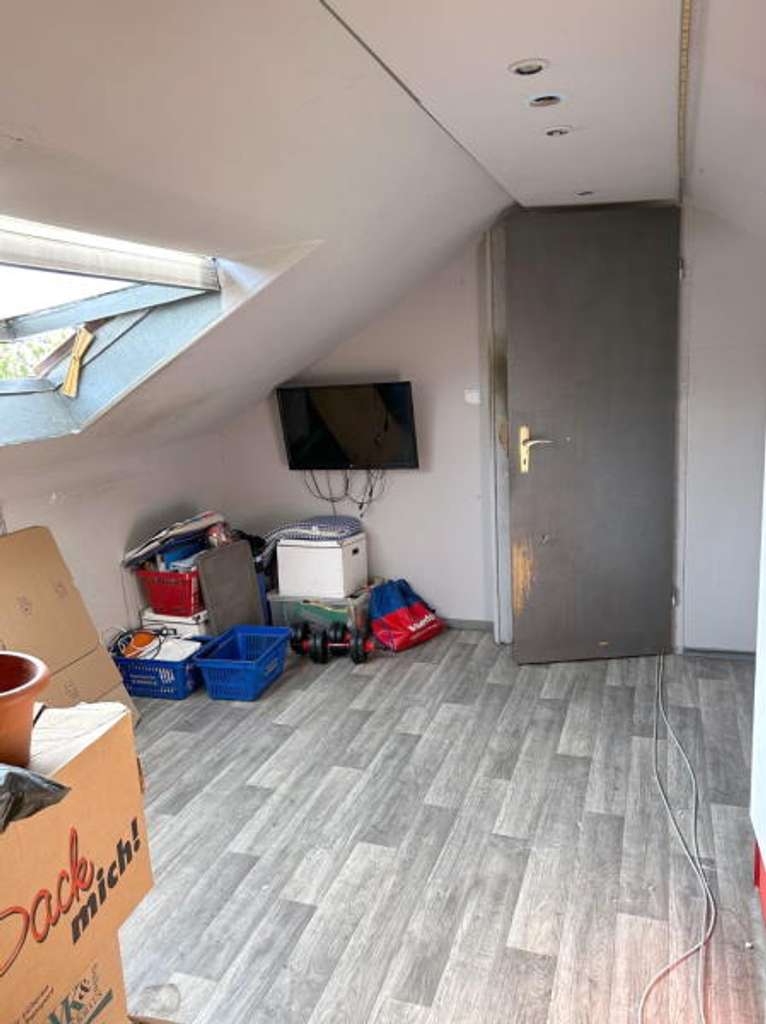 Immobilie in Hemsbach - renovierungsbedürftiges RH sucht geschickten Handwerker - Bild 0