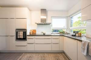 Große Gartenträume in Frankfurt – Familienhaus mit Dachstudio & Platz für alle – 65933 Griesheim, Frankfurt am Main – Vorschaubild 9