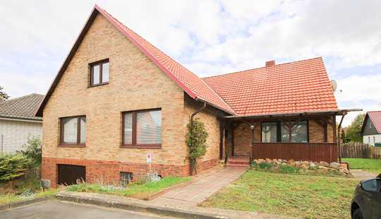 Bild von Zweifamilienhaus mit Ausbaureserve und Tiefgarage in ruhiger Lage von Offleben!