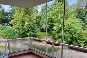 *** DIREKT EINZIEHEN *** BLICK IN DEN SCHLOSSPARK *** Tolle 2 ZKBB mit "Turmzimmer" und Tiefgarage! – Mosburgstr. 8g, 65203 Biebrich, Wiesbaden – Vorschaubild 2