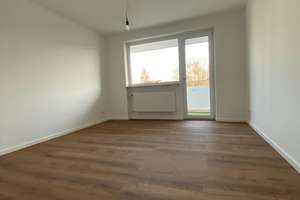 Kernsanierte 3-Zimmer-Wohnung mit Balkon,2 WCs & Luxusbad-barrierefreiem Zugang – Saidelsteig 3, 91058 Tennenlohe, Erlangen – Vorschaubild 3