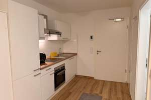 Stilvolles Wohnen auf Zeit am Schlosspark – voll möbliertes Apartment in Toplage – Am Schlosspark 65 A, 65203 Biebrich, Wiesbaden – Vorschaubild 2