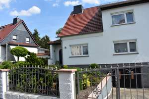 Gepflegte Doppelhaushälfte in ruhiger Lage von Borna – sofort bezugsfrei - auf Wunsch möbeliert – Schillerstraße 5, 4552 Borna – Vorschaubild 2