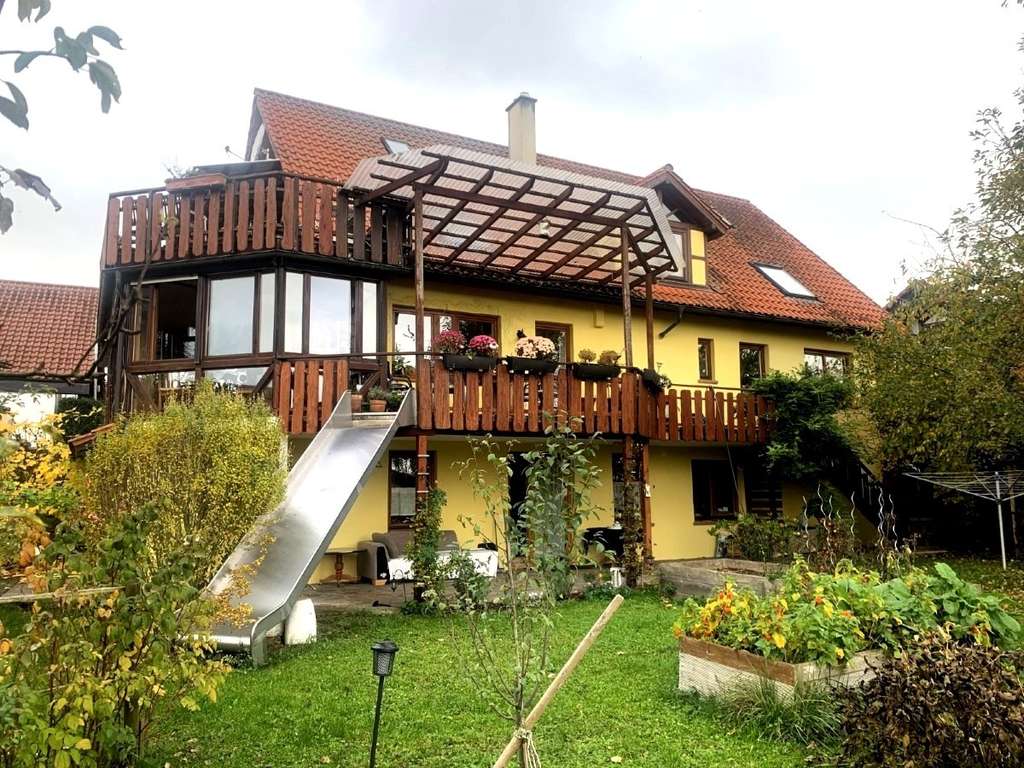 Großzügiges Einfamilienhaus mit Einliegerwohnung mit Naturmaterialien erbaut in Sinsheim-Ehrstädt