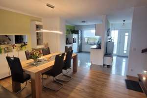Mädels-WG-Zimmer in Reihenhaus mit Terrasse und schönem Garten zur Mitbenutzung – Heerstraße 63, 65205 Nordenstadt, Wiesbaden – Vorschaubild 3