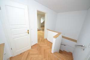 Traumhafte Dachgeschoss-Maisonettenwohnung mit Fußboheizung, Balkon und Parkett !  – Tschaikowskistraße 70, 9130 Sonnenberg, Chemnitz – Vorschaubild 9