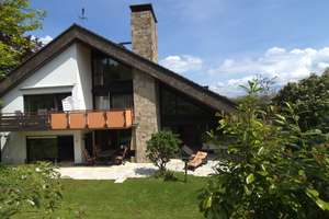 Großzügiges Einfamilienhaus mit Indoor-Schwimmbad, Garten-Oase und Einlieger-Wohnung in Höxterstadt