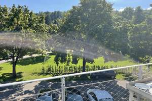 Ruhig gelegene helle 3,5 Zimmer Wohnung mit Galerie, Balkon und Blick ins Grüne (8) – Luchsweg 14, 73663 Berglen – Vorschaubild 2