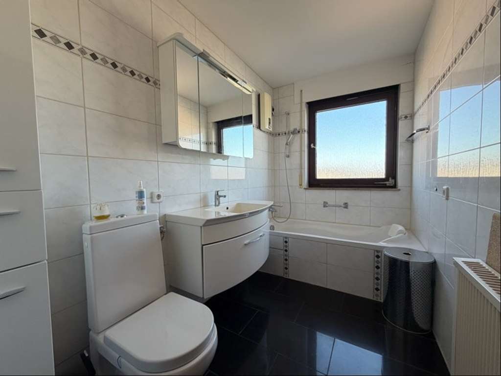 Immobilie in Schwaikheim -  2-Zimmer-Etagenwohnung mit Wintergarten und herrlichem Blick in Schwaikheim! - Bild 4