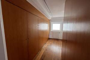SEHR SCHÖNES EINFAMILIENHAUS MIT STELLPLATZ, DACHTERRASSE UND EINLIEGERWOHNUNG IN KLETTENBERG – Die vollständige Adresse der Immobilie erhältst du vom Anbieter., 50939 Klettenberg, Köln – Vorschaubild 17