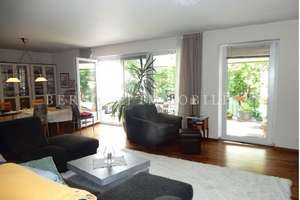Helle 3,5-Zimmerwohnung mit zwei Balkonen und TG-Platz in Frankfurt-Hausen