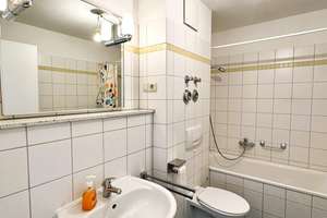 Attraktive Wohnung in zentraler Innenstadtlage mit Aufzug, Einbauküche und Balkon. – Gutenbergstrasse 9, 39106 Alte Neustadt, Magdeburg – Vorschaubild 4