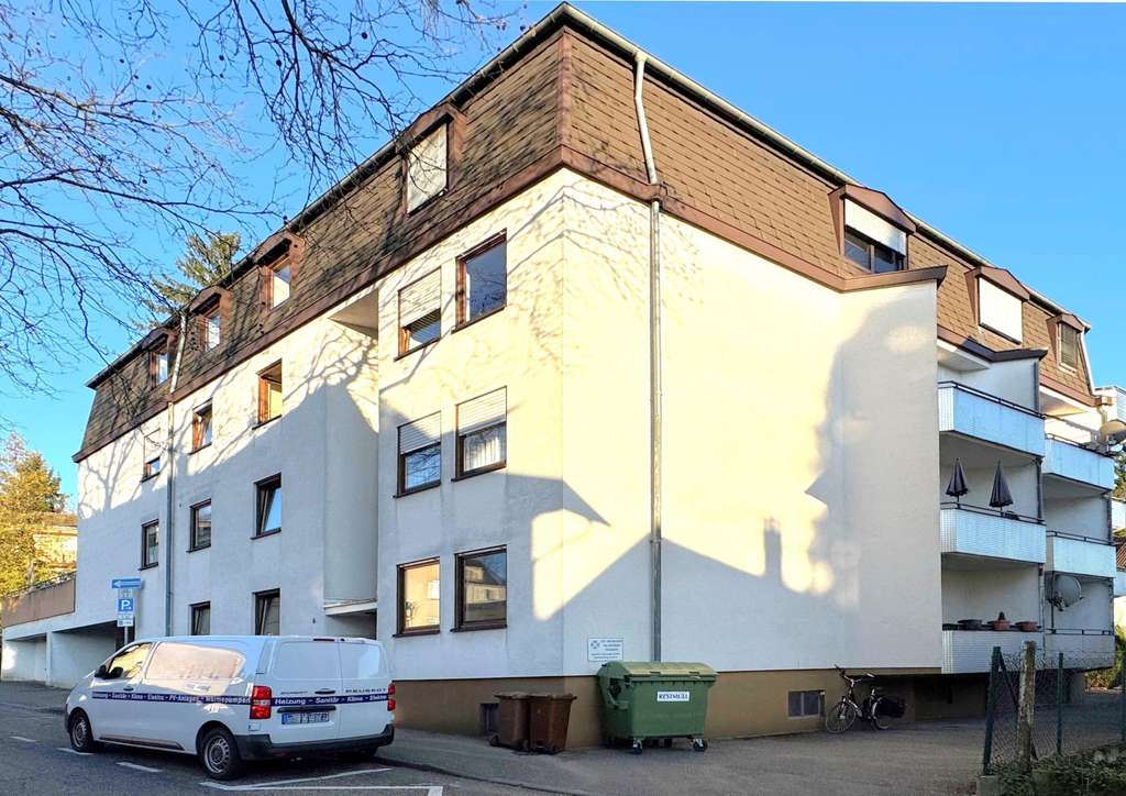 Immobilie in Baden-Baden - Gepflegte 2-Zimmer-Wohnung mit Balkon und Tiefgarage! - Bild 2