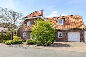 Großzügiges Einfamilienhaus im Landhausstil – Ruhige Siedlungslage in Bad Zwischenahn – Die vollständige Adresse der Immobilie erhältst du vom Anbieter., 26160 Bad Zwischenahn – Vorschaubild 2
