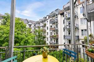 Altbaujuwel in Ottensen – Grüner Innenhof, 2 Balkone und 5-Zimmer-Potenzial