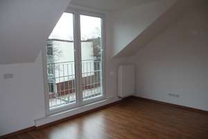 Lebendiges Wohnen: 2-Zimmer-Dachgeschosswohnung in Duisburg